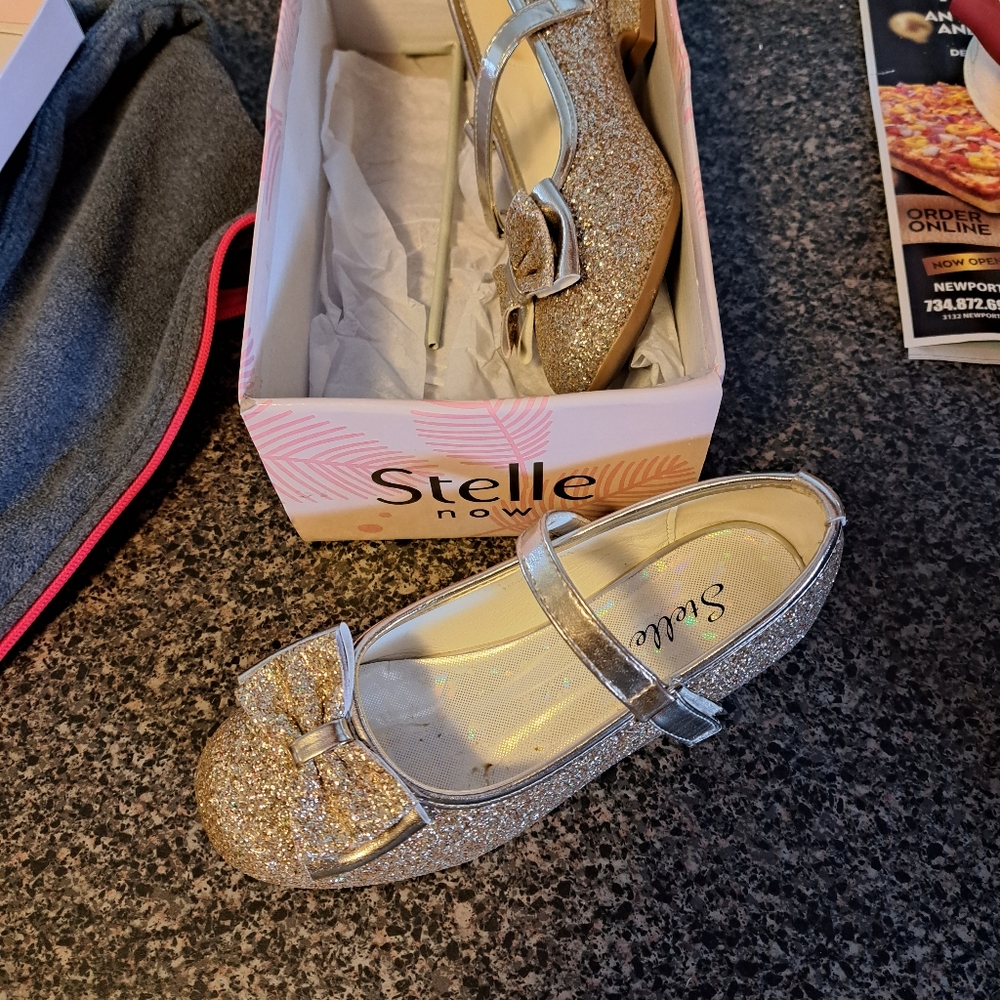 Girls Size 13 gold heeled shoes